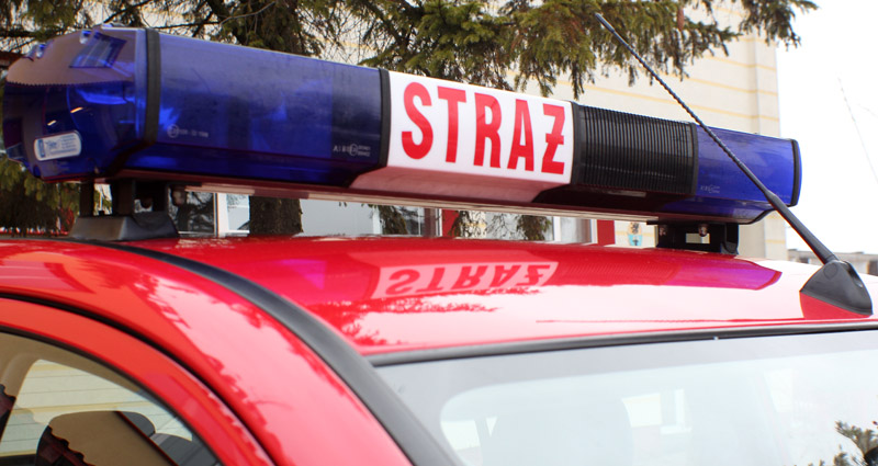 Spłonęło BMW i parter budynku