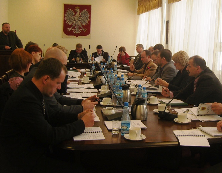 Cięcia w pięciu szkołach! 19 klas mniej