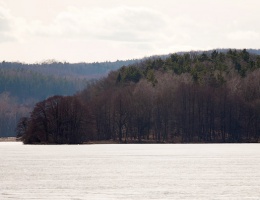 75-latek utonął w jeziorze Niwskim