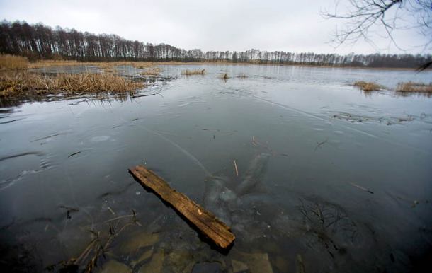 Znowu utonął wędkarz. Zwłoki pod lodem