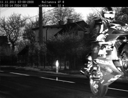 Motocykliści grają strażnikom na nosie? (SONDA)