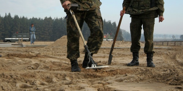 Granat moździerzowy we wsi
