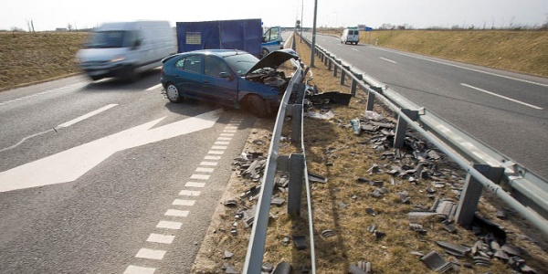 Dachówki rozsypały się na obwodnicy (FOTO, WIDEO)