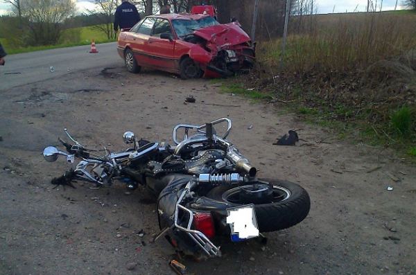 Audi uderzyło w motocyklistów. Trzy osoby nie żyją (FOTO, NOWE FAKTY)