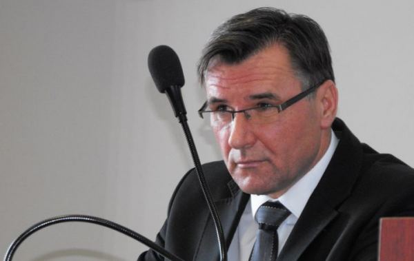 Spółka tnie koszty, a brat burmistrza i tak dostał pracę