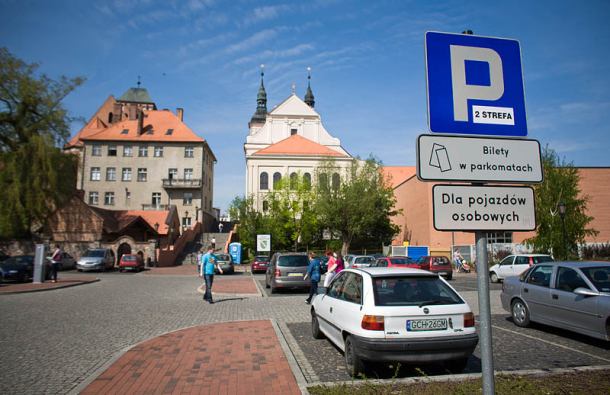 Stało się. Tam też trzeba płacić za parkowanie