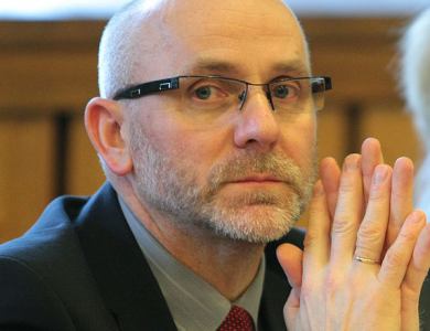 7 osób walczy o fotel dyrektora