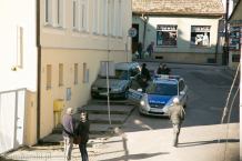 Samochód zahaczył o budynek banku (FOTO)