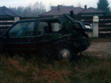 Pijany mężczyzna dachował golfem