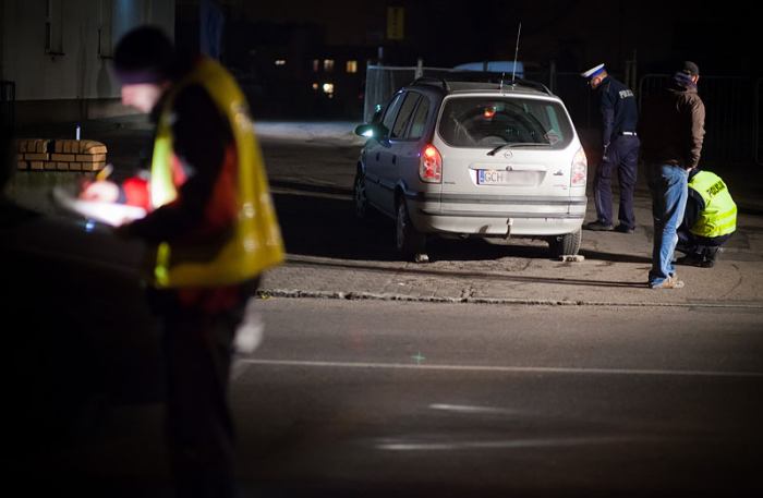 Opel potrącił kobietę idącą chodnikiem! FOTO