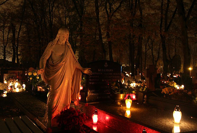 Wieczorny spacer po starych cmentarzach FOTOGALERIA
