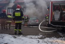 W garażu palił się samochód (FOTO)