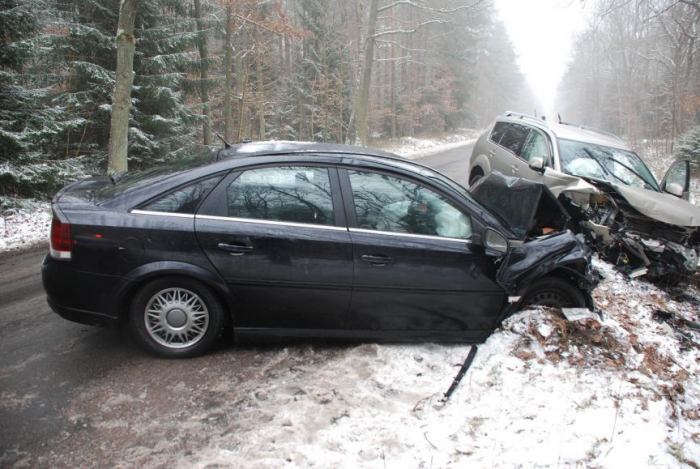 Jest ślisko - policja apeluje o ostrożność (FOTO)