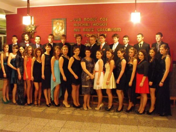 Studniówka sępoleńskiego liceum (FOTOGALERIA)