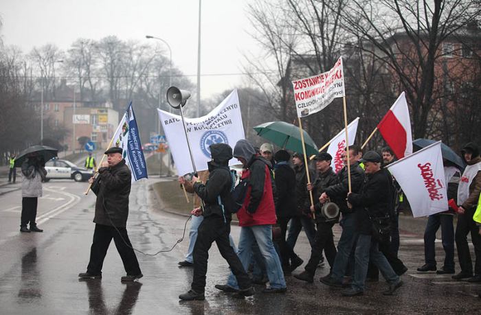 Protest pracowników szpitala i obrońców linii kolejowych (FOTO) 