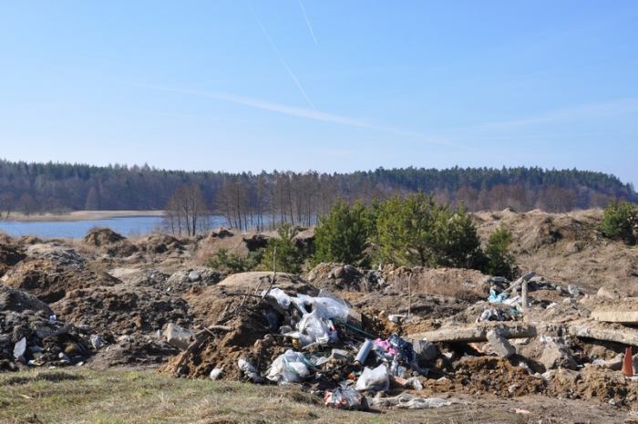 Nielegalne wysypisko na miejskiej działce (FOTO)