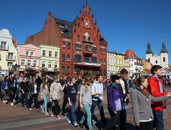 Bicie rekordu w tańczeniu poloneza (FOTO, AKTUALIZACJA)