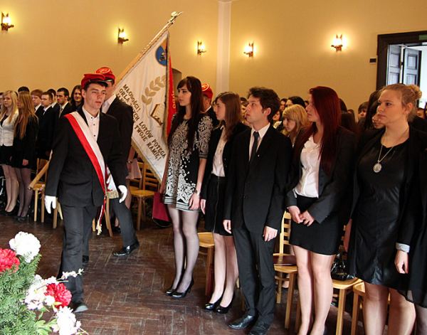 Uczniowie liceum żegnali się ze szkołą (FOTO)