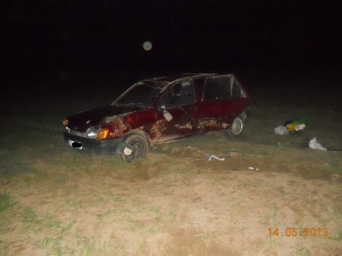 Auto w polu (FOTO)