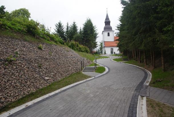 Nowe zejście do jeziora. Zakończył się remont
