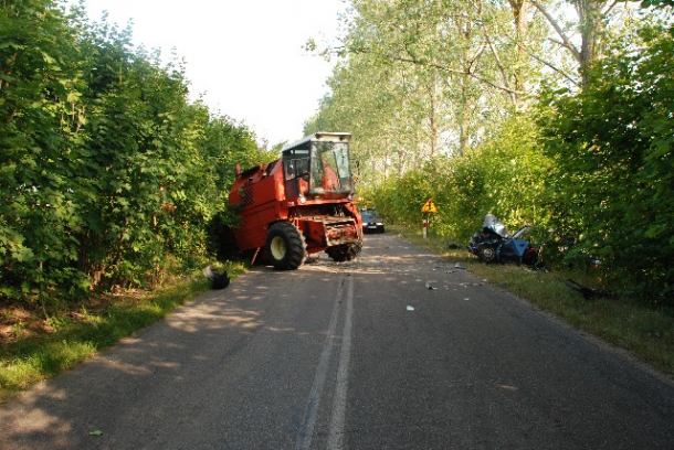 Zderzenie samochodu i kombajnu