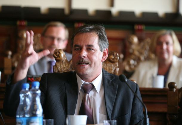 Burmistrz chce ścigać internetowych pieniaczy