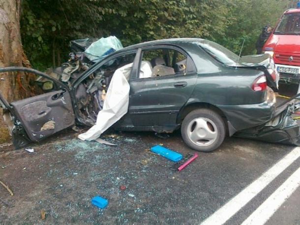 Zginął młody kierowca lanosa (FOTO)