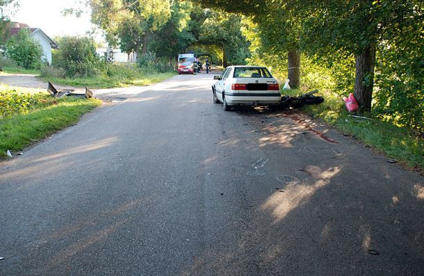 Zderzenie dwóch volkswagenów i motocykla