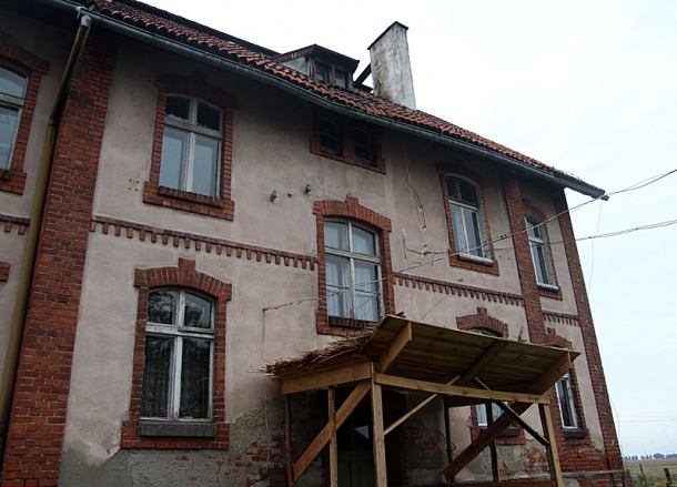 Zamiast naprawy dziurawego dachu - podwyżka czynszów (FOTO)