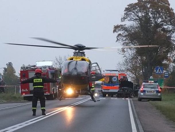 Wypadek koło plaży w Człuchowie. Ranny 20-letni kierowca fiata (AKTUALIZACJA)