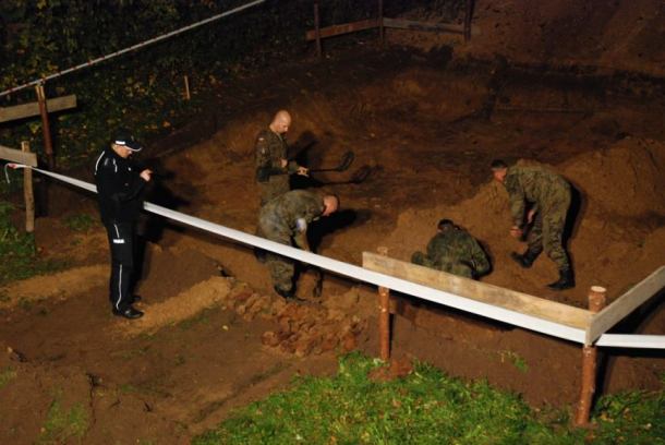 Przy szkole wykopano kilkadziesiąt granatów (FOTO)