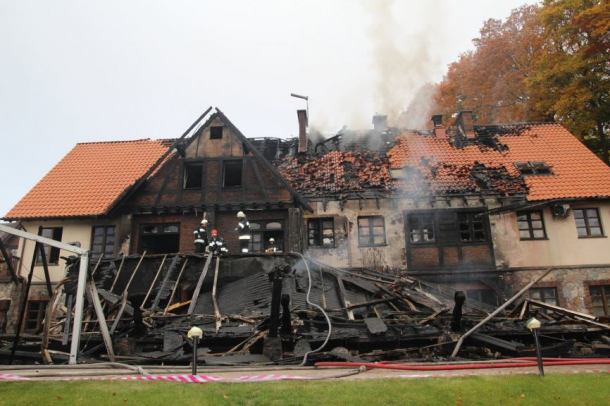 Pożar hotelu w gminie Przechlewo (FOTO)