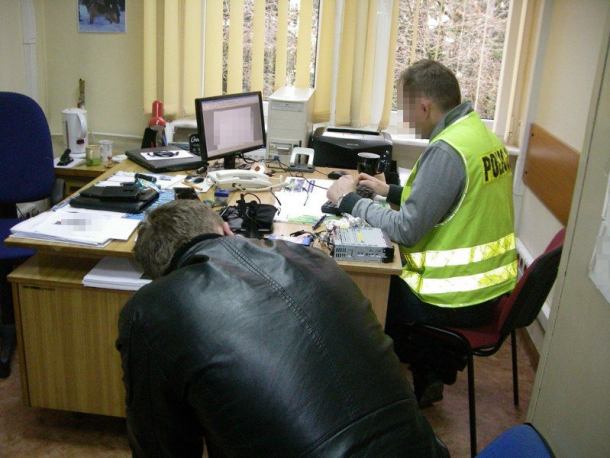 Seria włamań do samochodów w Chojnicach