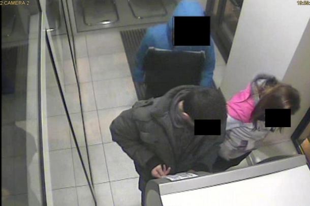 Troje nastolatków próbowało okraść bankomat! (ZOBACZ NAGRANIE Z MONITORINGU)