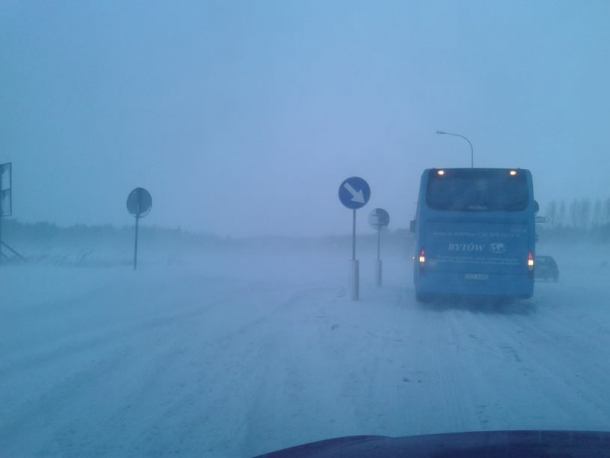 Pierwszy zimowy weekend kosztowny dla drogowców