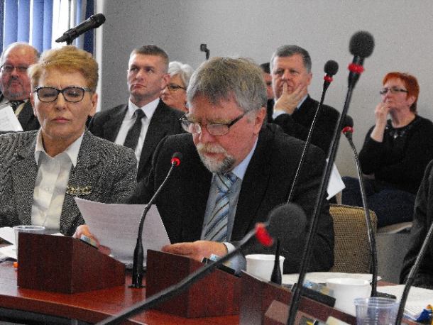 Będą oszczędności w wynagrodzeniach