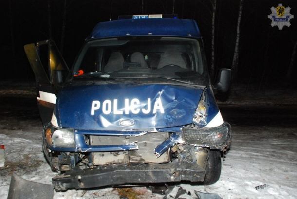 Strzały i próba rozjechania policjanta (FOTO)