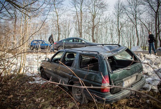 Dachował ford escort (FOTO)