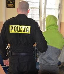 Pijany 16-latek ukradł i rozbił samochód