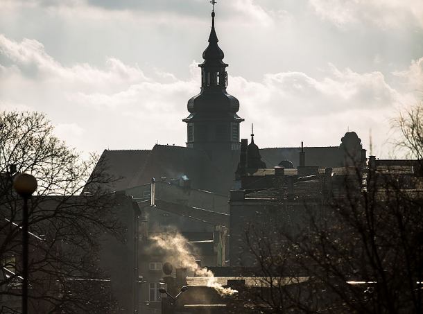 Czym mieszkańcy palą w piecach? Strażnicy przerażeni