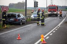 Ciężarówka wjechała w osobówkę (FOTO)