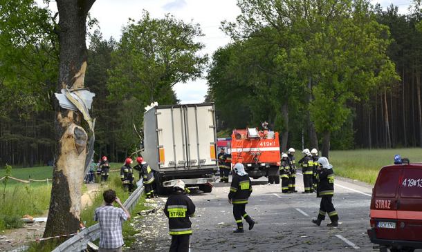 Prawdopodobnie zasnął za kierownicą (FOTO)