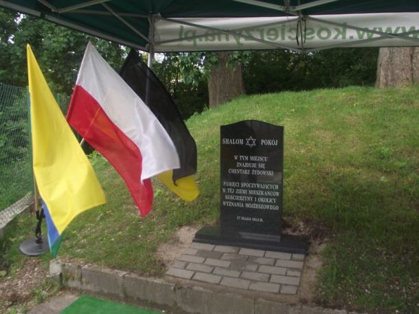 Tablica upamiętniająca cmentarz żydowski przy Urzędzie Gminy (FOTO) 