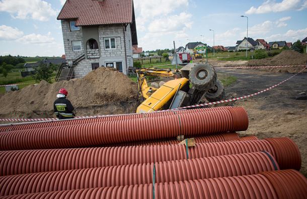 Koparka zawisła na rurze z gazem. Koniec ewakuacji (FOTO, WIDEO)