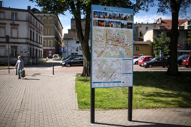 Nowe tablice informacyjne w centrum Chojnic