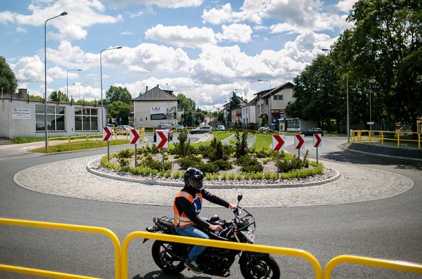 Sądowy pozew o pieniądze za budowę ronda biszkoptowego w Chojnicach