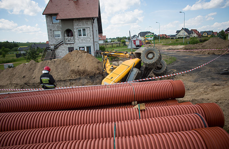 Koparka zawisła na rurze z gazem. Koniec ewakuacji FOTO, WIDEO