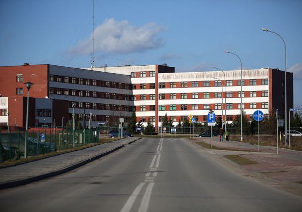 Pacjent wypadł przez szpitalne okno. Zginął na miejscu