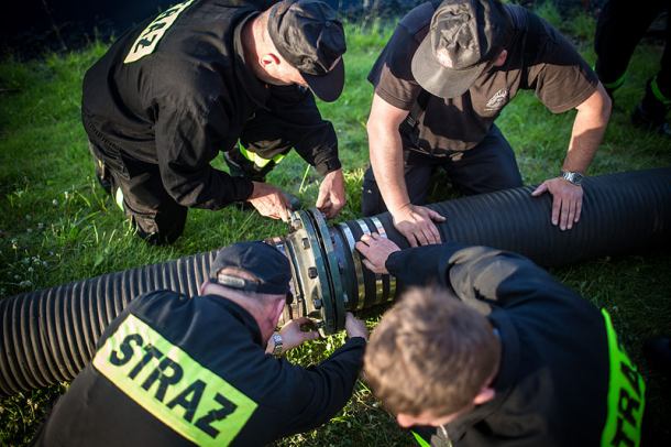 Strażacy znowu wypompowują ścieki z Parku 1000-lecia