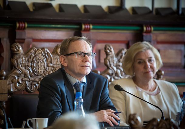 Honorowe obywatelstwo Chojnic na razie nie dla Janusza Jutrzenki-Trzebiatowskiego